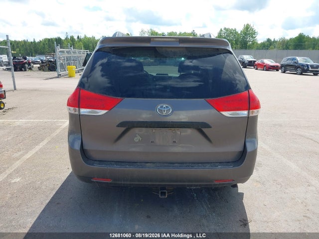 2011 Toyota Sienna მანქანა იყიდება აუქციონზე, vin: 5TDZK3DC2BS090453, აუქციონის ნომერი: 12681060