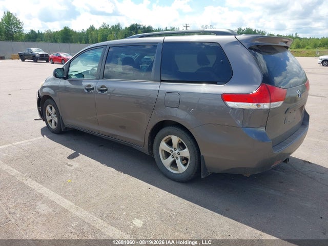 2011 Toyota Sienna მანქანა იყიდება აუქციონზე, vin: 5TDZK3DC2BS090453, აუქციონის ნომერი: 12681060