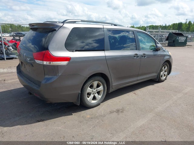2011 Toyota Sienna მანქანა იყიდება აუქციონზე, vin: 5TDZK3DC2BS090453, აუქციონის ნომერი: 12681060