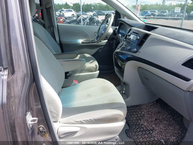 2011 Toyota Sienna მანქანა იყიდება აუქციონზე, vin: 5TDZK3DC2BS090453, აუქციონის ნომერი: 12681060