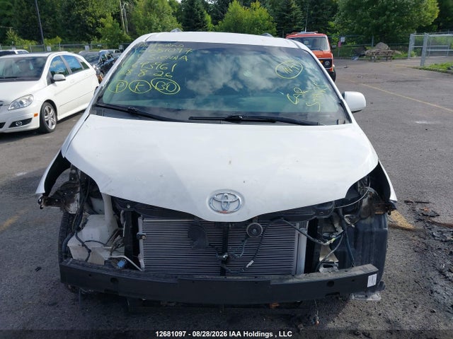 5TDXK3DC8FS643961 Toyota Sienna Se 8 Passenger