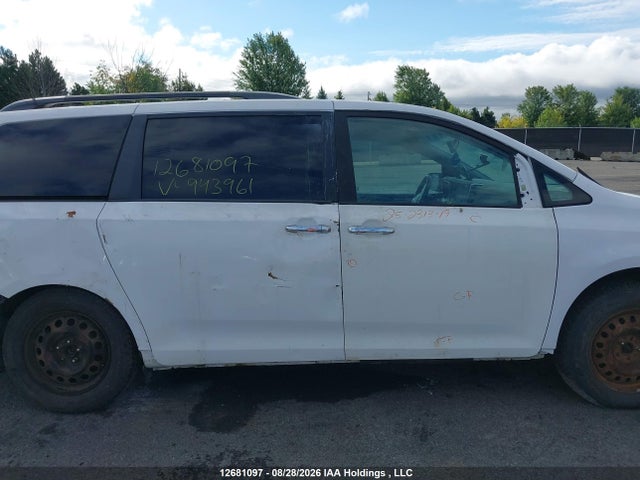 5TDXK3DC8FS643961 Toyota Sienna Se 8 Passenger