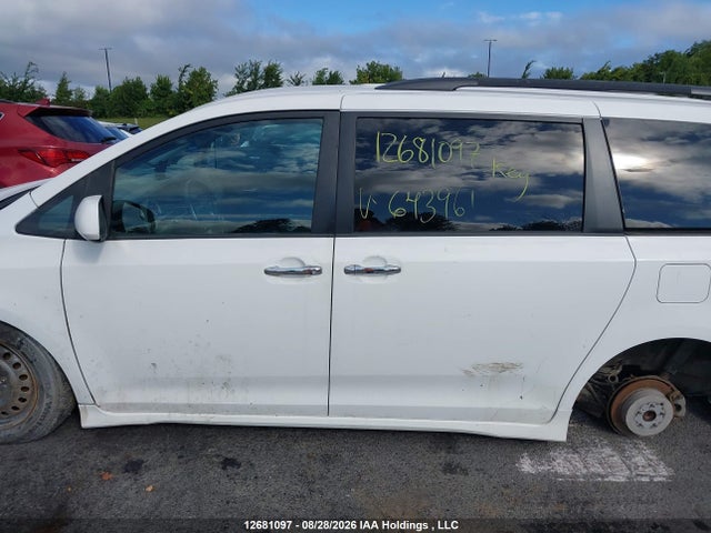 5TDXK3DC8FS643961 Toyota Sienna Se 8 Passenger