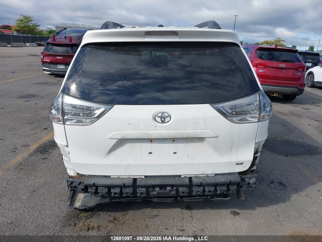 5TDXK3DC8FS643961 Toyota Sienna Se 8 Passenger