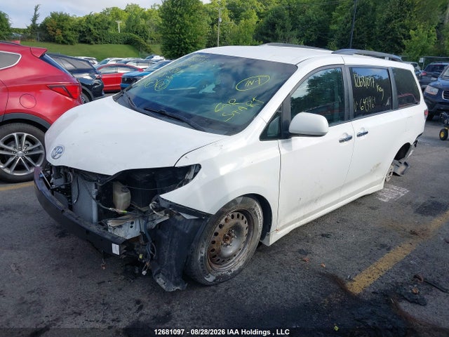 5TDXK3DC8FS643961 Toyota Sienna Se 8 Passenger