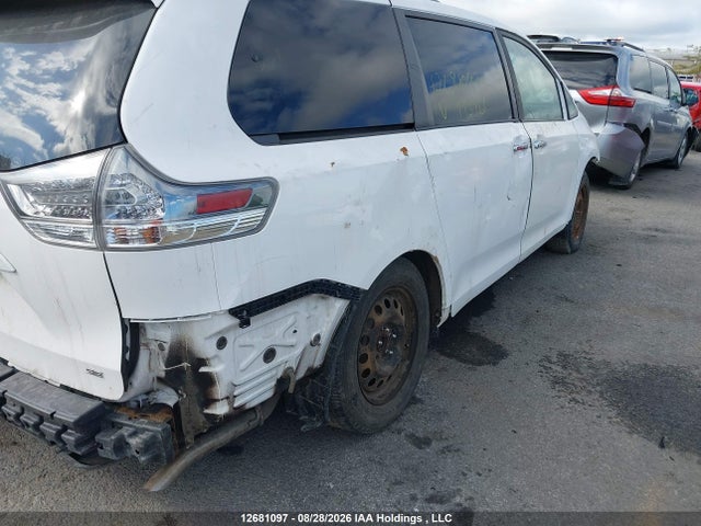 5TDXK3DC8FS643961 Toyota Sienna Se 8 Passenger