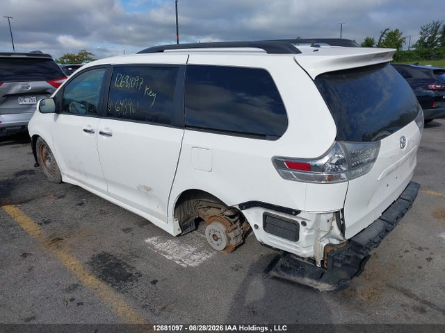 5TDXK3DC8FS643961 Toyota Sienna Se 8 Passenger