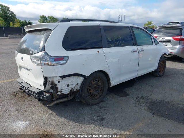 5TDXK3DC8FS643961 Toyota Sienna Se 8 Passenger