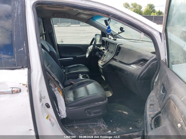 5TDXK3DC8FS643961 Toyota Sienna Se 8 Passenger