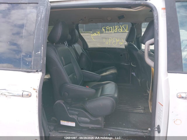 5TDXK3DC8FS643961 Toyota Sienna Se 8 Passenger