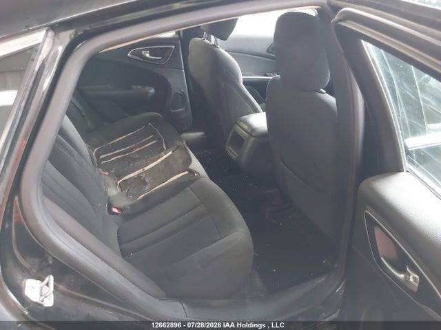 12662896 :رقم المزاد ، 1C3CCCFB8FN640794 vin ، 2015 Chrysler 200 Lx مزاد بيع