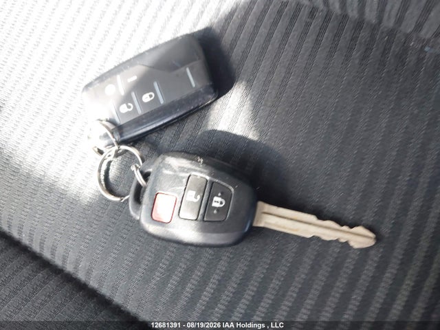 2T3BFREV1FW233664 Toyota RAV4 LE