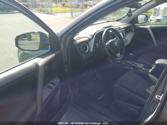 2T3BFREV1FW233664 Toyota RAV4 LE
