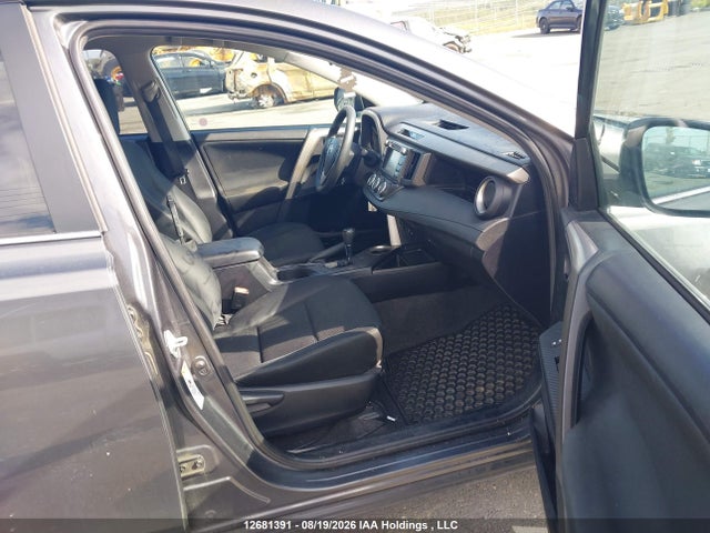 2T3BFREV1FW233664 Toyota RAV4 LE