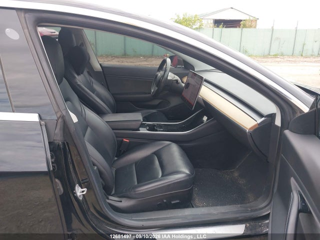 Продажа на аукционе авто 2018 Tesla Model 3, vin: 5YJ3E1EAXJF028574, номер лота: 12681497