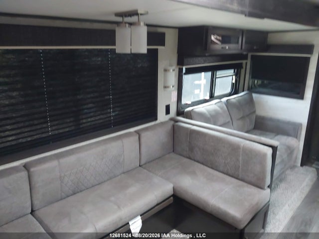 12681524 :رقم المزاد ، 1UJBJ0BV0M1T60190 vin ، 2021 Jayco  مزاد بيع
