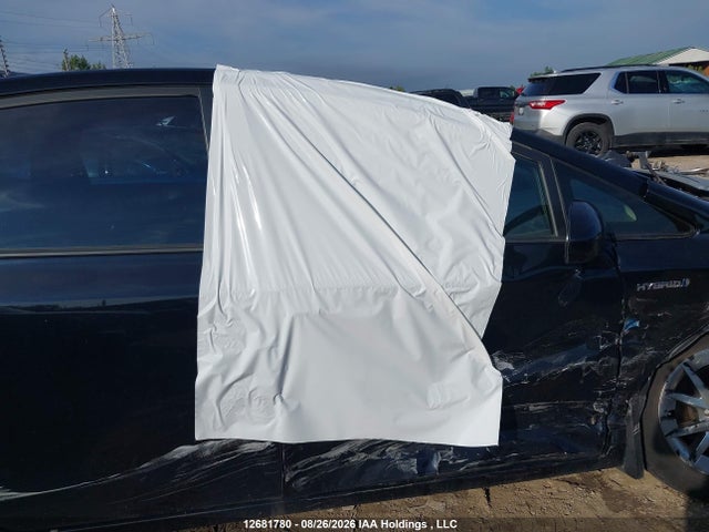 Toyota PRIUS V 2018 JTDZN3EU4JJ075723 Image 20