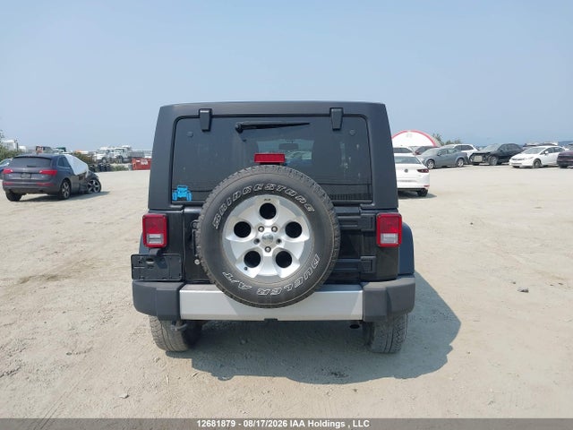 1C4BJWEG6FL775070 Jeep Wrangler Unlimited Sahara