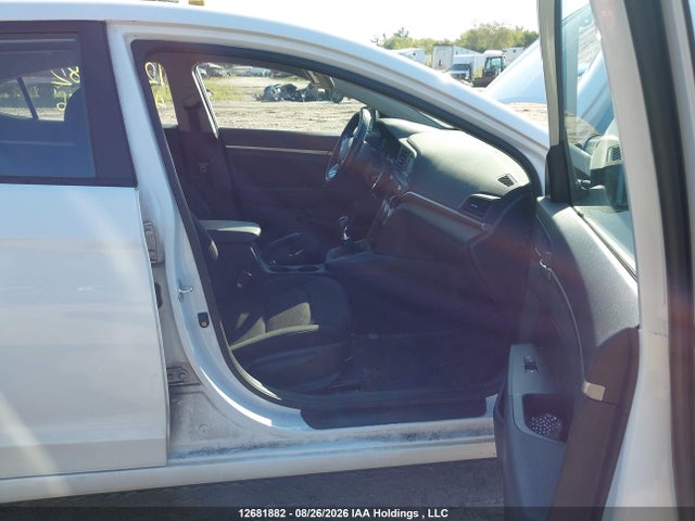 Hyundai Elantra Essential 2019 KMHD74LF7KU804078 Image 5