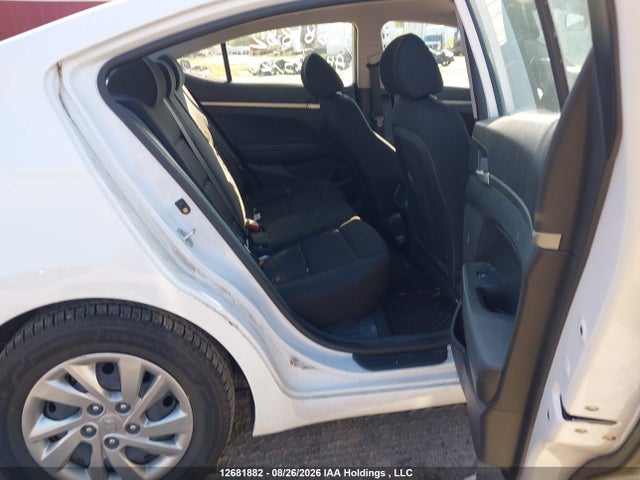 Hyundai Elantra Essential 2019 KMHD74LF7KU804078 Image 8