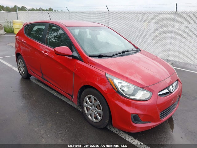 12681978 :رقم المزاد ، KMHCT5AE4DU140879 vin ، 2013 Hyundai Accent Gl مزاد بيع