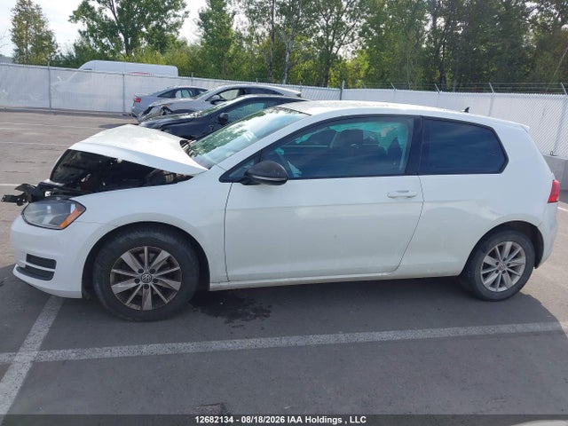 12682134 :رقم المزاد ، 3VW817AU0HM031880 vin ، 2017 Volkswagen Golf Trendline مزاد بيع