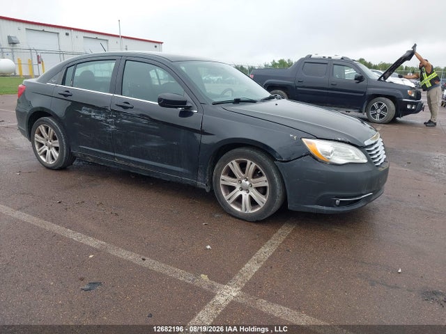 2013 Chrysler 200 Touring მანქანა იყიდება აუქციონზე, vin: 1C3CCBBB2DN758448, აუქციონის ნომერი: 12682196