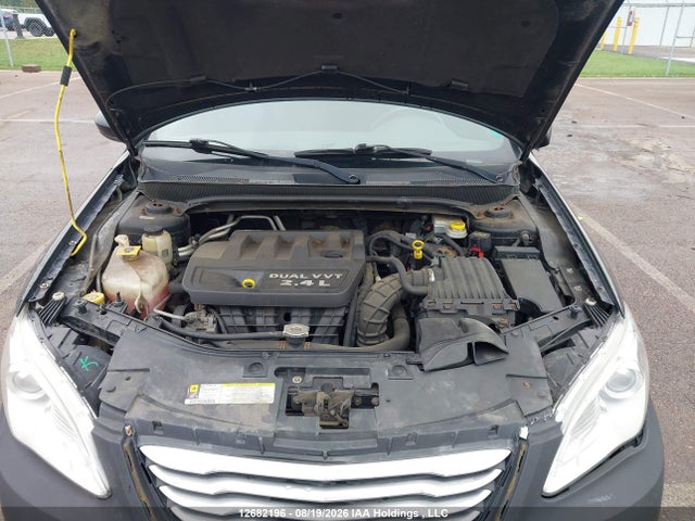 2013 Chrysler 200 Touring მანქანა იყიდება აუქციონზე, vin: 1C3CCBBB2DN758448, აუქციონის ნომერი: 12682196