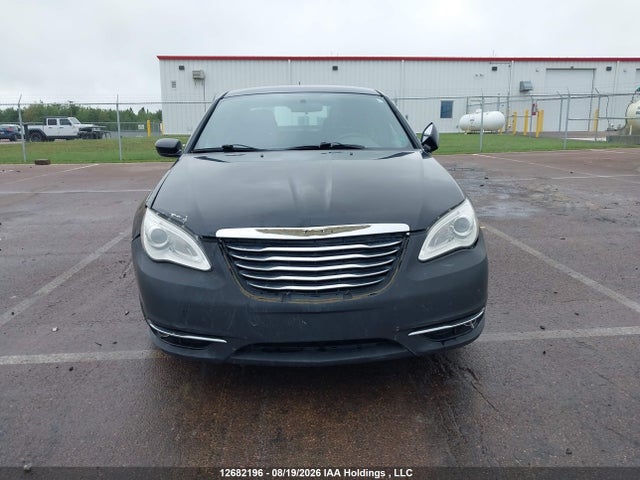 2013 Chrysler 200 Touring მანქანა იყიდება აუქციონზე, vin: 1C3CCBBB2DN758448, აუქციონის ნომერი: 12682196