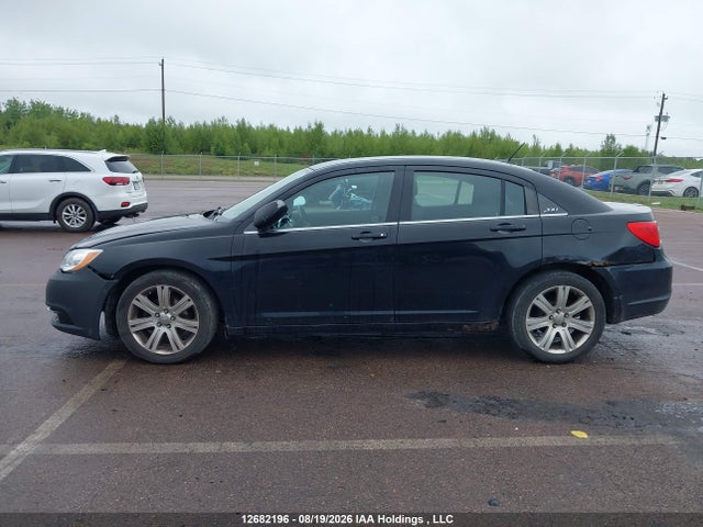 2013 Chrysler 200 Touring მანქანა იყიდება აუქციონზე, vin: 1C3CCBBB2DN758448, აუქციონის ნომერი: 12682196