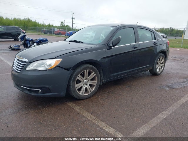 2013 Chrysler 200 Touring მანქანა იყიდება აუქციონზე, vin: 1C3CCBBB2DN758448, აუქციონის ნომერი: 12682196