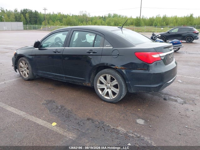 2013 Chrysler 200 Touring მანქანა იყიდება აუქციონზე, vin: 1C3CCBBB2DN758448, აუქციონის ნომერი: 12682196