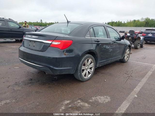 2013 Chrysler 200 Touring მანქანა იყიდება აუქციონზე, vin: 1C3CCBBB2DN758448, აუქციონის ნომერი: 12682196