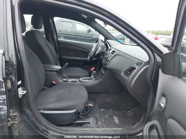 2013 Chrysler 200 Touring მანქანა იყიდება აუქციონზე, vin: 1C3CCBBB2DN758448, აუქციონის ნომერი: 12682196