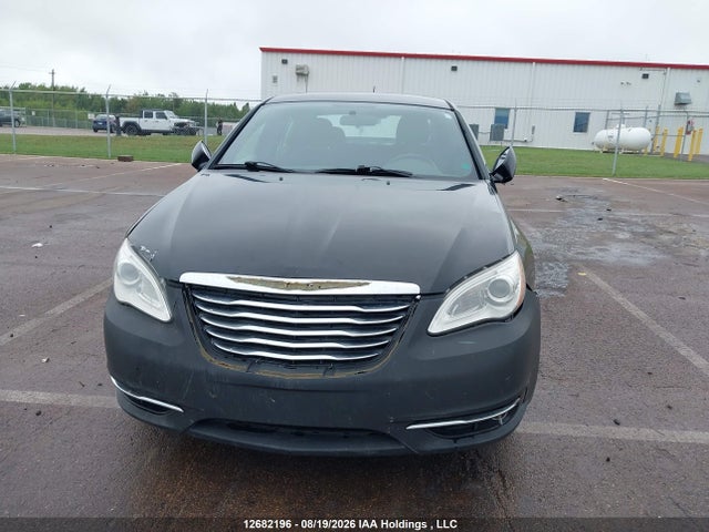 2013 Chrysler 200 Touring მანქანა იყიდება აუქციონზე, vin: 1C3CCBBB2DN758448, აუქციონის ნომერი: 12682196