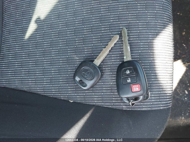 VNKKTUD30FA051164 Toyota YARIS LE