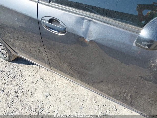 VNKKTUD30FA051164 Toyota YARIS LE