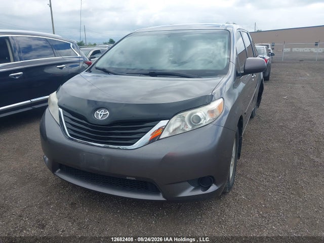 Toyota Sienna Le 7 Passenger 2014 5TDJK3DC9ES088961 Image 2