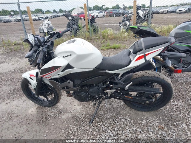 Kawasaki Z400 2022 JKAERKD12NDAG7153 Image 13