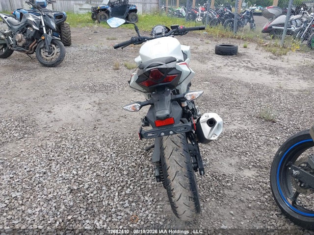 Kawasaki Z400 2022 JKAERKD12NDAG7153 Image 6