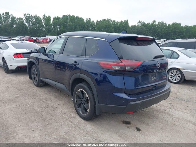 JN8BT3BB2RW182671 Nissan Rogue Sv Moonroof