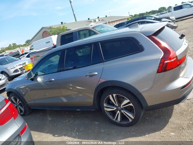 Aukcja sprzedaży 2019 Volvo V60 Cross Country T5 Momentum, vin: YV4102WK8K1003151, numer aukcji: 12682804