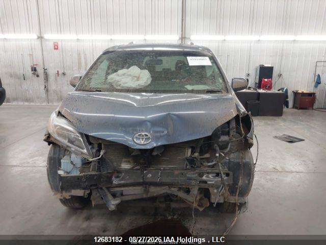 Auction sale of the 2017 Toyota Sienna Xle/limited, vin: 5TDYZ3DC2HS863681, lot number: 12683182