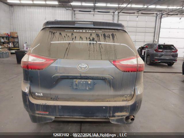 Auction sale of the 2017 Toyota Sienna Xle/limited, vin: 5TDYZ3DC2HS863681, lot number: 12683182