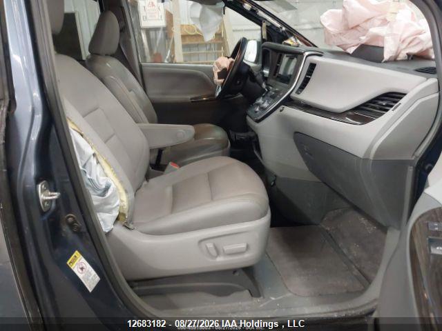 Auction sale of the 2017 Toyota Sienna Xle/limited, vin: 5TDYZ3DC2HS863681, lot number: 12683182