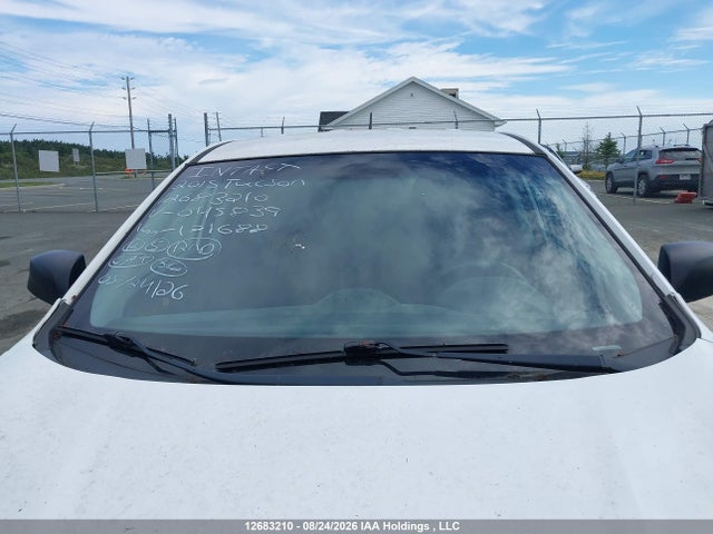 Hyundai TUCSON GLS 2015 KM8JT3AF0FU045839 Image 16