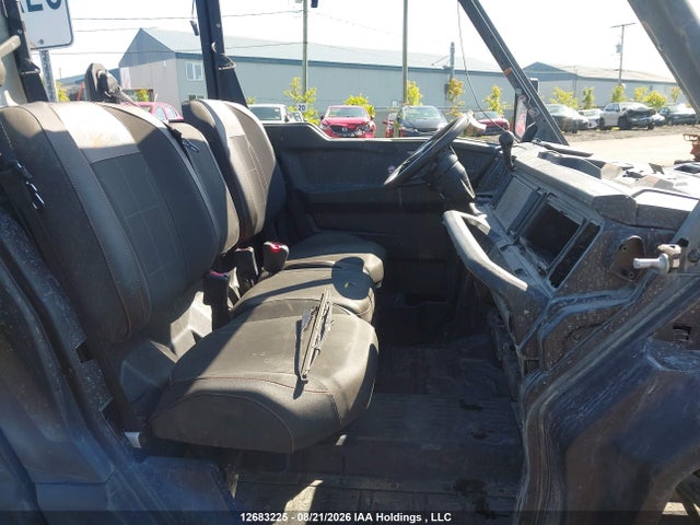 Can-Am Defender Max X Mr Hd11 2026 3JBKAAX45TK000242 Image 5