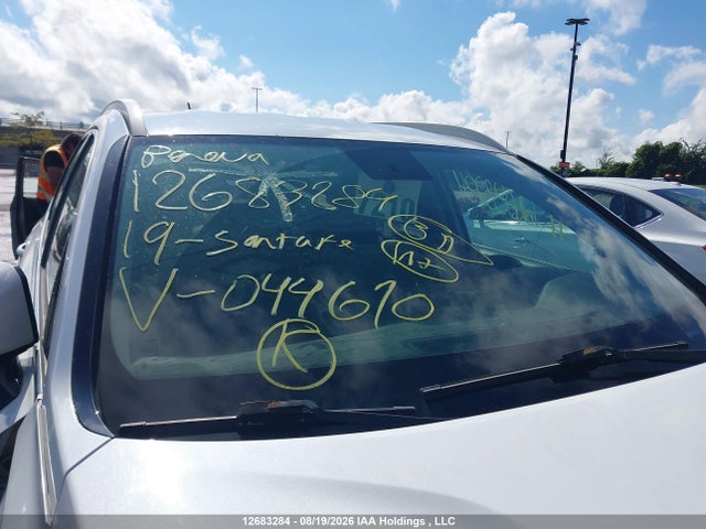 5NMS23AD9KH044670 Hyundai Santa Fe Essential