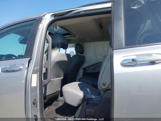 Продаж на аукціоні авто 2023 Toyota Sienna Xle 8-passenger, vin: 5TDGRKEC4PS155886, номер лоту: 12683524