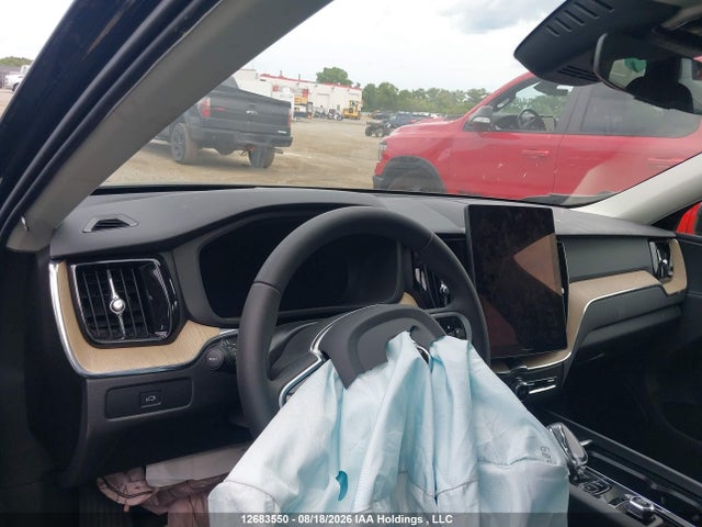 Volvo XC60 PLUS 2026 YV4M12RC7T1458881 Image 16